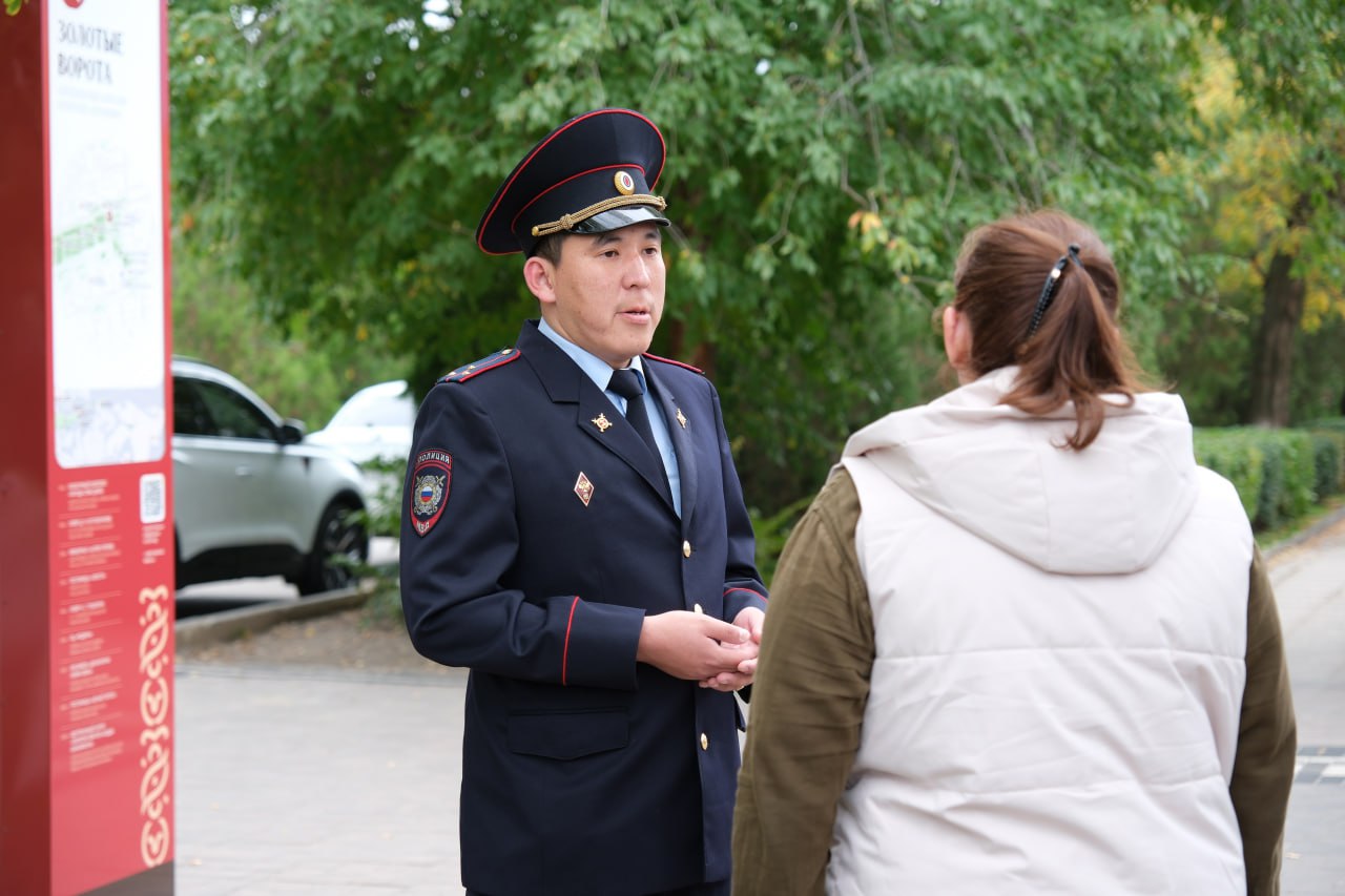 Участковый, воспитанный в семье полицейских, завоевал доверие жителей Элисты Участковый, воспитанный в семье полицейских, завоевал доверие жителей Элисты