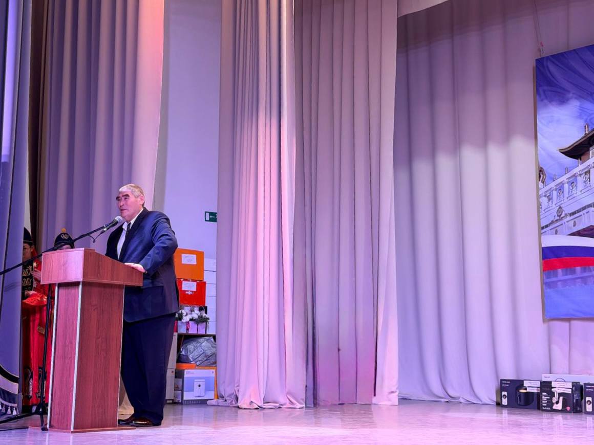 В Черноземельском районе с размахом отметили День работников сельского хозяйства и перерабатывающей промышленности В Черноземельском районе с размахом отметили День работников сельского хозяйства и перерабатывающей промышленности