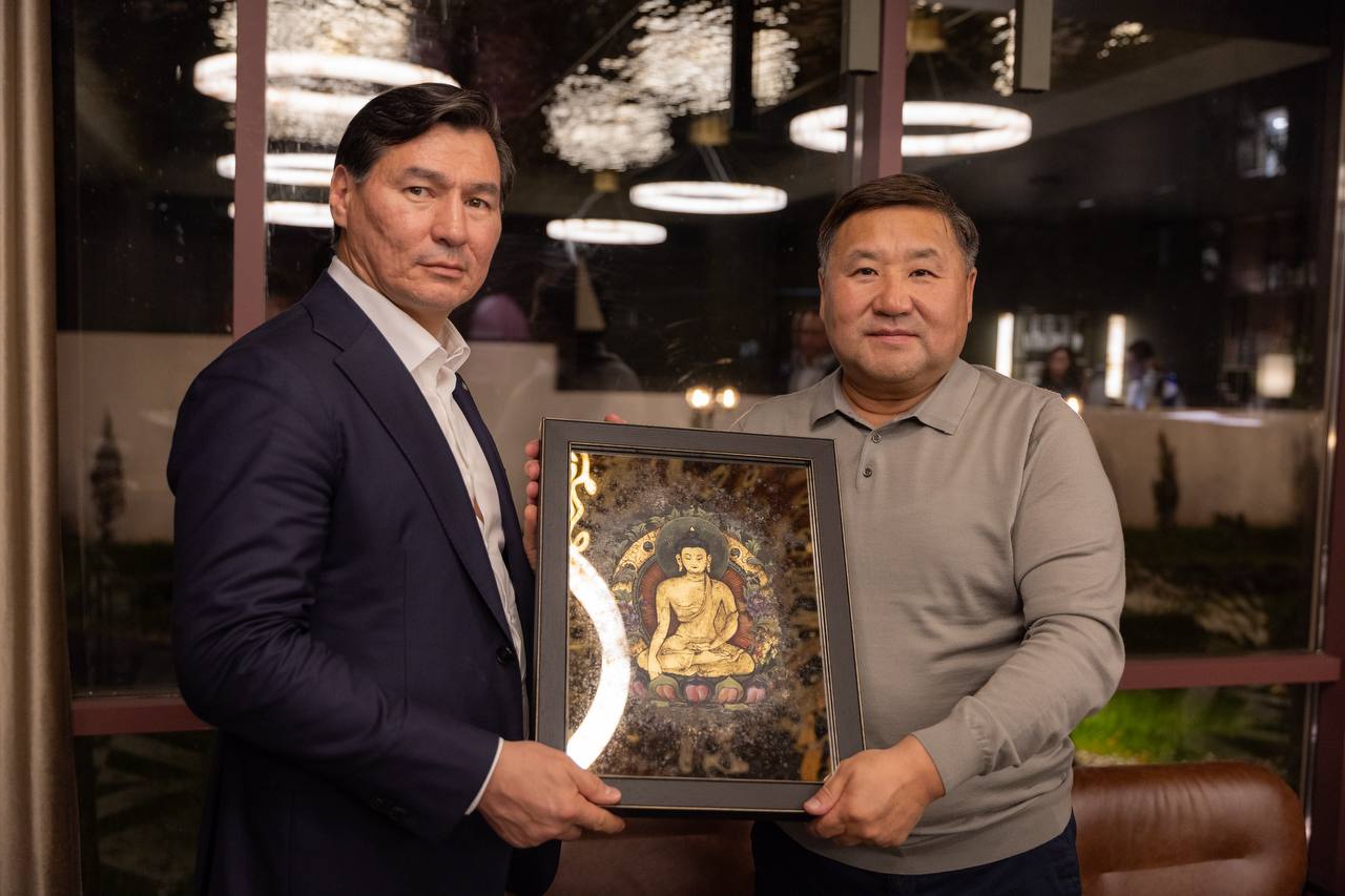 Калмыкия и Тыва укрепляют духовные и культурные связи Калмыкия и Тыва укрепляют духовные и культурные связи