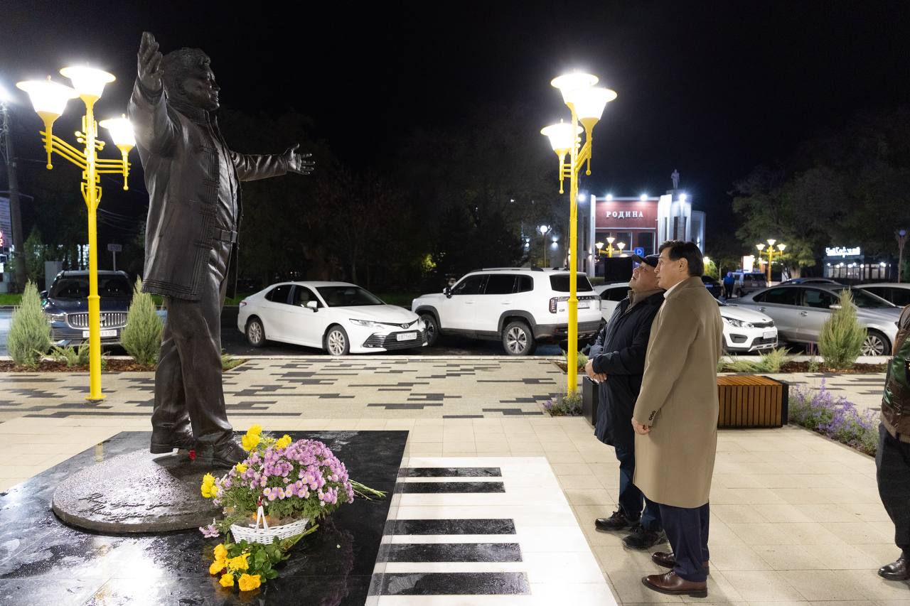 Калмыкия и Тыва укрепляют духовные и культурные связи Калмыкия и Тыва укрепляют духовные и культурные связи