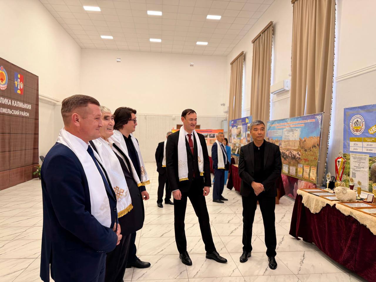 В Черноземельском районе с размахом отметили День работников сельского хозяйства и перерабатывающей промышленности В Черноземельском районе с размахом отметили День работников сельского хозяйства и перерабатывающей промышленности