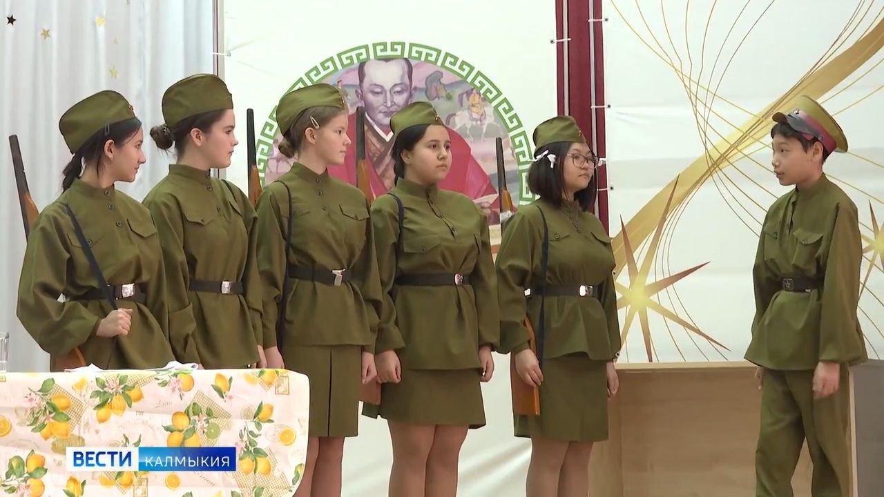 В Элисте состоялся II Республиканский фестиваль школьных театров «Нарна толян»