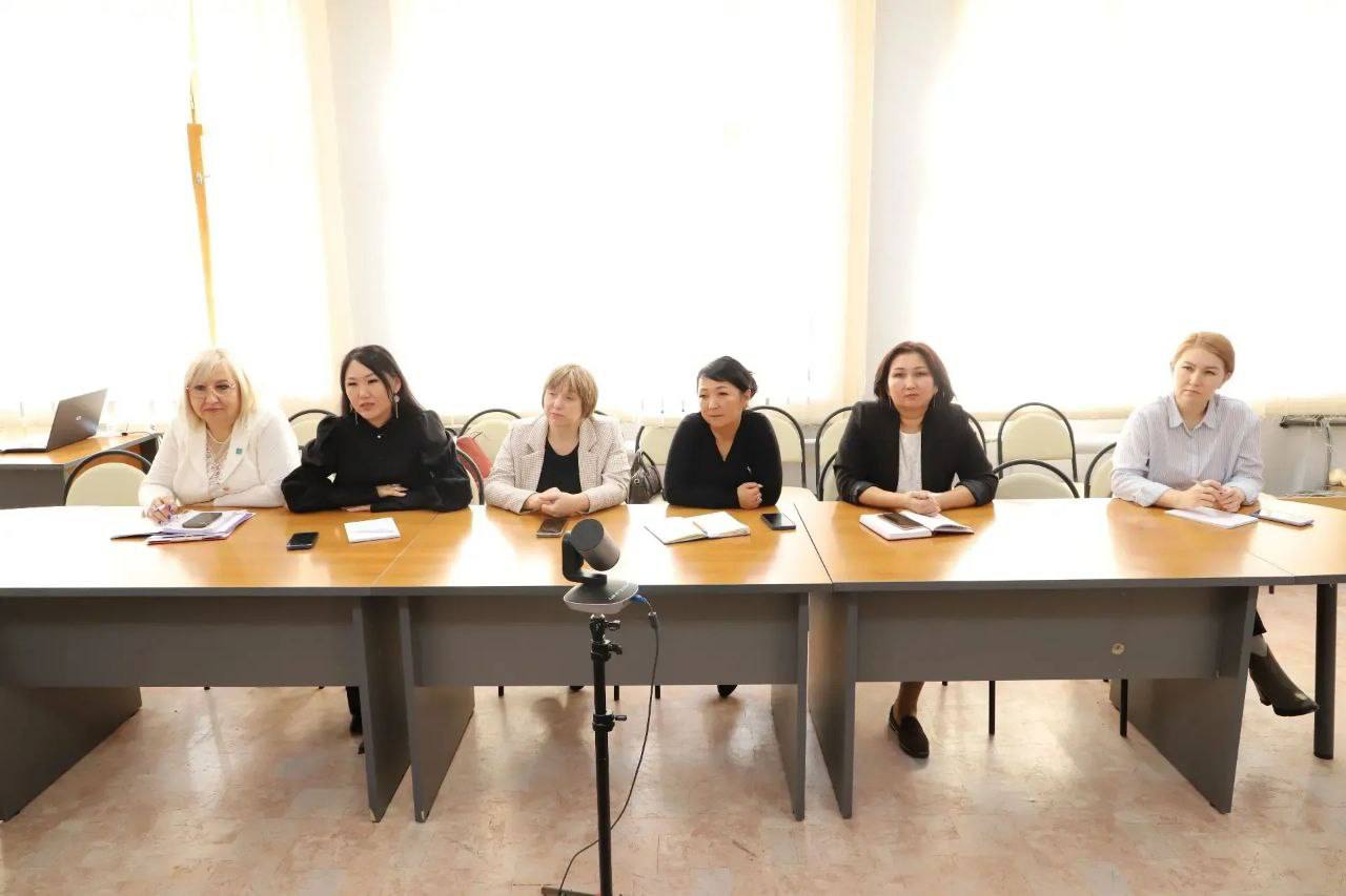 В Калмыкии состоялось заседание Республиканского экспертно-педагогического совета под председательством и.о. министра образования Александра Кима В Калмыкии состоялось заседание Республиканского экспертно-педагогического совета под председательством и.о. министра образования Александра Кима