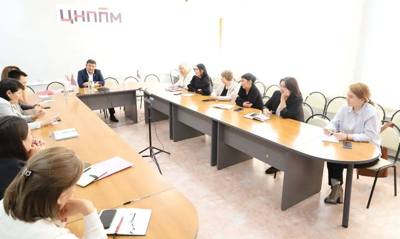 В Калмыкии состоялось заседание Республиканского экспертно-педагогического совета под председательством и.о. министра образования Александра Кима В Калмыкии состоялось заседание Республиканского экспертно-педагогического совета под председательством и.о. министра образования Александра Кима