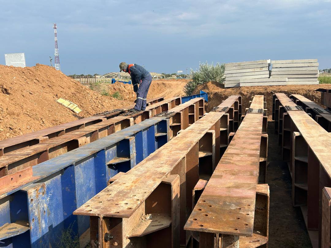 Капитальный ремонт мостового перехода на автодороге «Яшкуль–Комсомольский–Артезиан» продолжается Капитальный ремонт мостового перехода на автодороге «Яшкуль–Комсомольский–Артезиан» продолжается