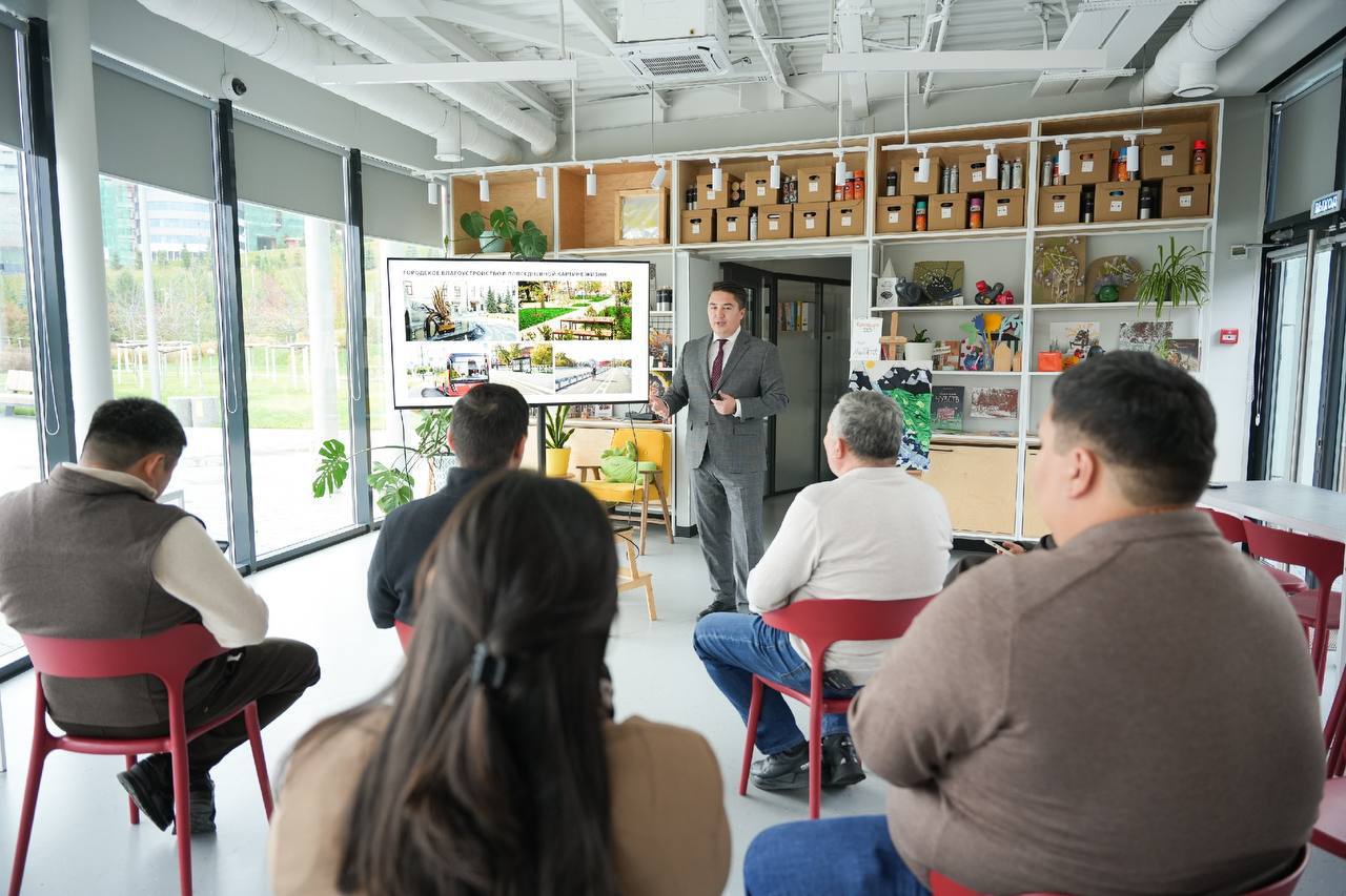 Алдар Лиджиков: Завершили с коллегами рабочую неделю в столице Республики Татарстан, где на протяжении 5 дней плодотворно перенимали опыт и учились новым практикам у наших коллег, трудящихся в Мэрии прекрасного города Казань Алдар Лиджиков: Завершили с коллегами рабочую неделю в столице Республики Татарстан, где на протяжении 5 дней плодотворно перенимали опыт и учились новым практикам у наших коллег, трудящихся в Мэрии прекрасного города Казань