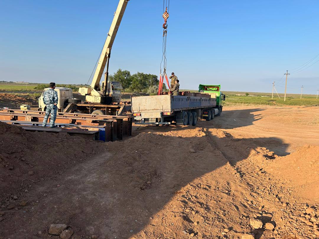 Капитальный ремонт мостового перехода на автодороге «Яшкуль–Комсомольский–Артезиан» продолжается Капитальный ремонт мостового перехода на автодороге «Яшкуль–Комсомольский–Артезиан» продолжается