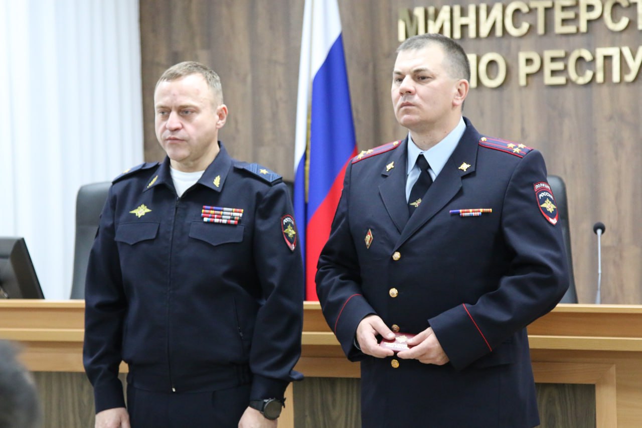 Министр внутренних дел по Республике Калмыкия представил личному составу командира Отдельной роты ДПС Госавтоинспекции МВД по Республике Калмыкия Министр внутренних дел по Республике Калмыкия представил личному составу командира Отдельной роты ДПС Госавтоинспекции МВД по Республике Калмыкия