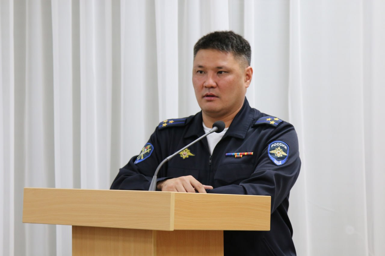 Министр внутренних дел по Республике Калмыкия представил личному составу командира Отдельной роты ДПС Госавтоинспекции МВД по Республике Калмыкия Министр внутренних дел по Республике Калмыкия представил личному составу командира Отдельной роты ДПС Госавтоинспекции МВД по Республике Калмыкия