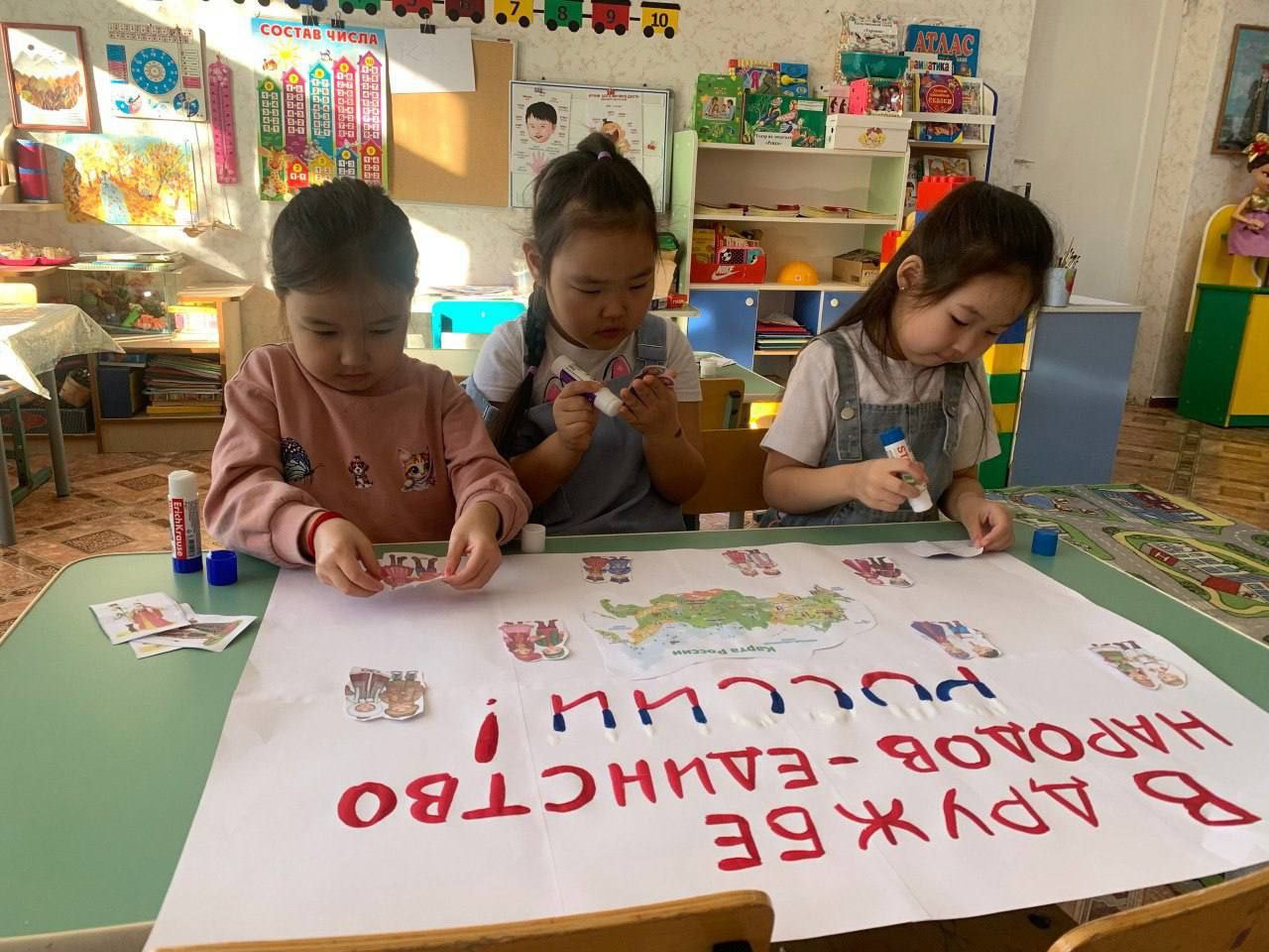 4 ноября наша страна отмечает День народного единства – праздник, который напоминает нам о сплочённости, взаимопомощи и общей ответственности за будущее 4 ноября наша страна отмечает День народного единства – праздник, который напоминает нам о сплочённости, взаимопомощи и общей ответственности за будущее