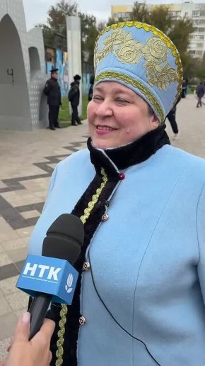 Ольга Попова из ансамбля «Степняночка» поздравляет жителей Калмыкии с Днем народного единства и праздником в честь Казанской иконы Божией Матери