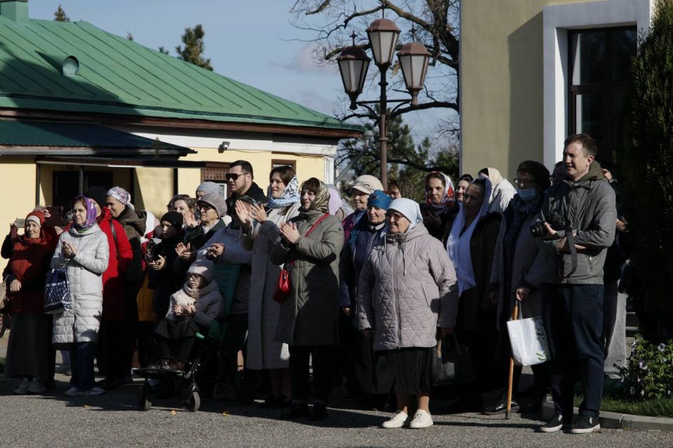 Бату Хасиков: Также поздравляю всех с Днем Казанской иконы Божией матери и Днем Казанского кафедрального собора Бату Хасиков: Также поздравляю всех с Днем Казанской иконы Божией матери и Днем Казанского кафедрального собора
