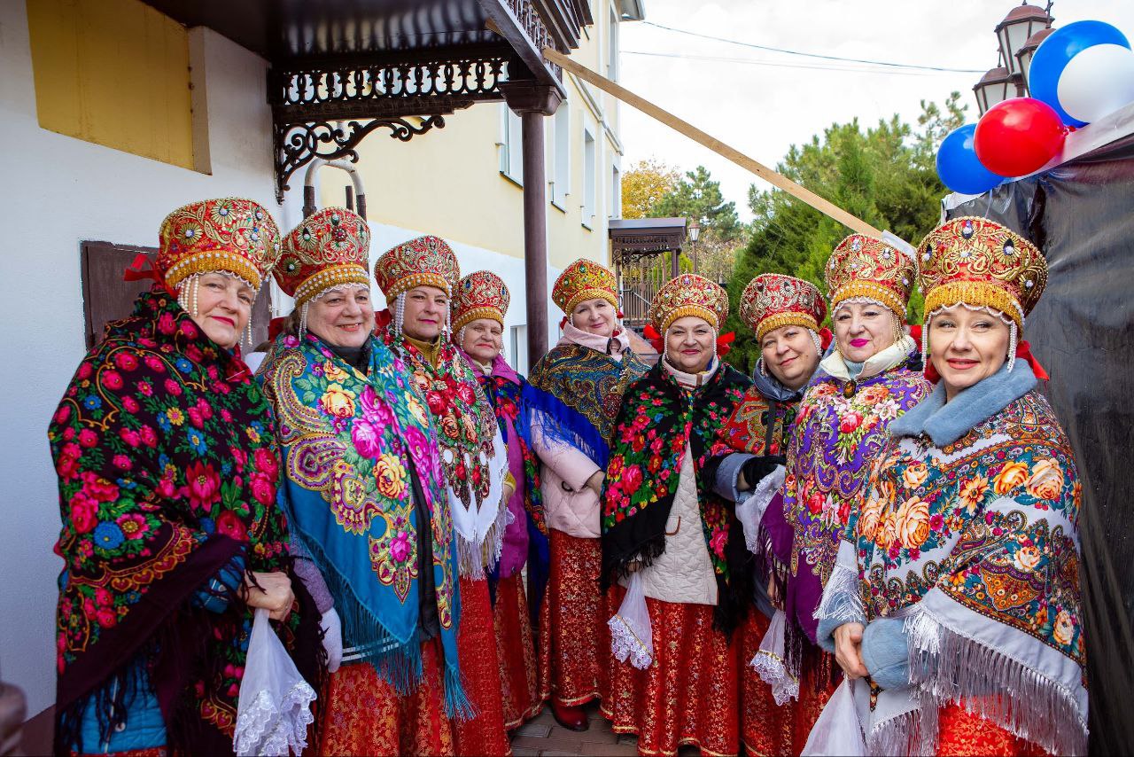 На площади Казанского кафедрального собора в Элисте состоялся праздничный концерт «Под покровом Богородицы» На площади Казанского кафедрального собора в Элисте состоялся праздничный концерт «Под покровом Богородицы»