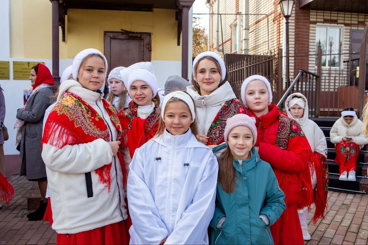На площади Казанского кафедрального собора в Элисте состоялся праздничный концерт «Под покровом Богородицы» На площади Казанского кафедрального собора в Элисте состоялся праздничный концерт «Под покровом Богородицы»