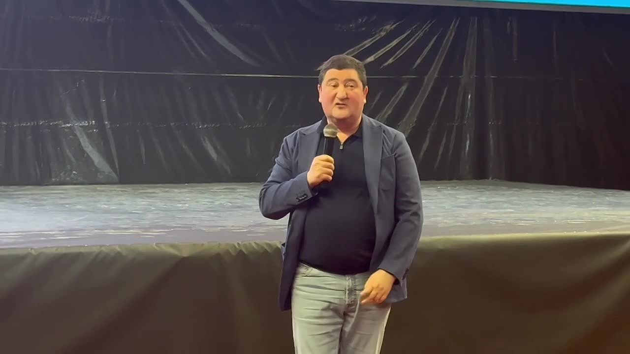 На торжественной церемонии открытия выступил и воспитанник Церена Болзанова - Раимкуль Малахбеков