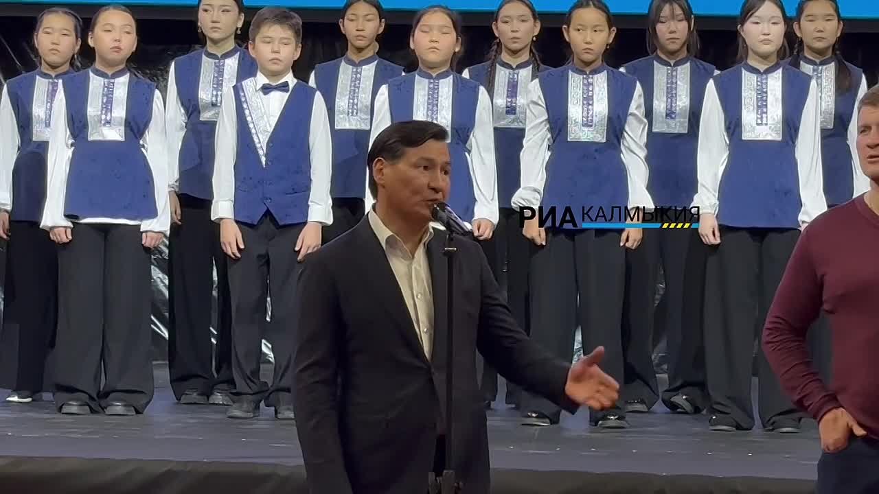 Глава Калмыкии Бату Хасиков подчеркнул значительный вклад Церена Санджеевича Балзанова в развитие не только спорта республики, но и страны в целом