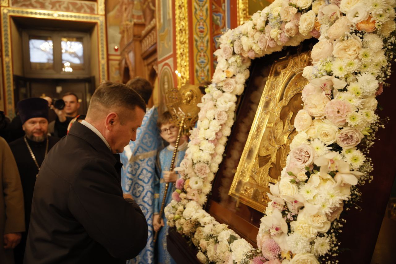 В Калмыкию с особой миссией прибыла одна из самых почитаемых православных святынь — Донская икона Божией Матери, заступница российского воинства В Калмыкию с особой миссией прибыла одна из самых почитаемых православных святынь — Донская икона Божией Матери, заступница российского воинства