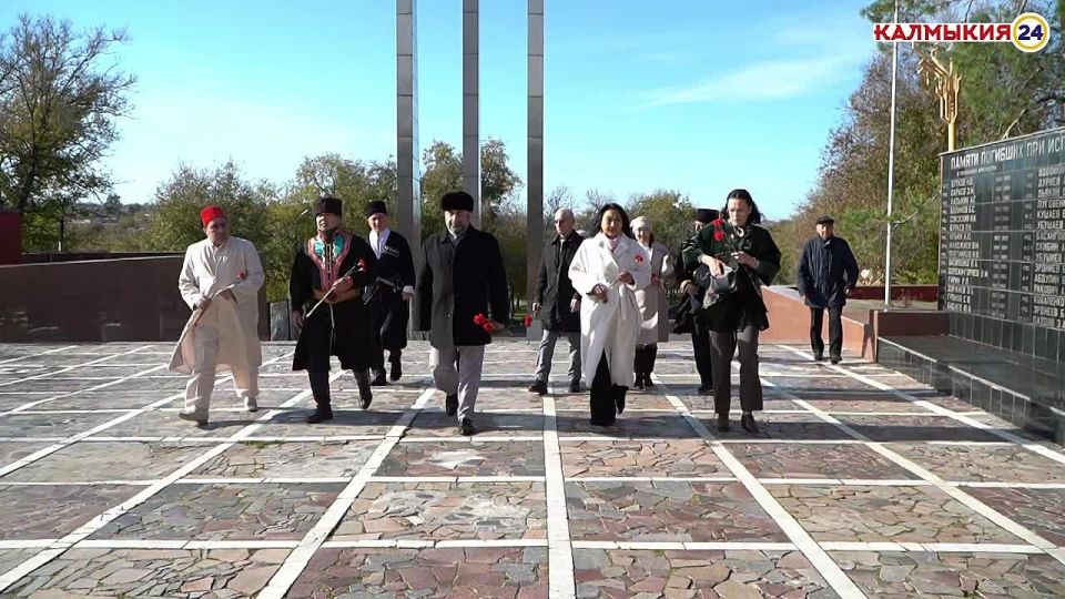 Единство народов Калмыкии у Вечного огня