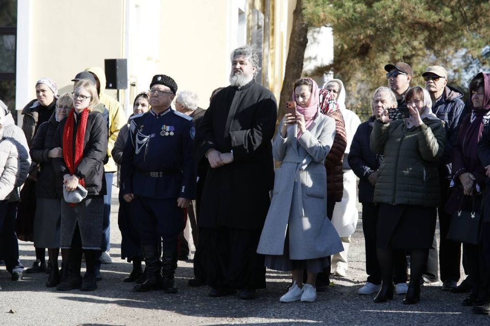 Бату Хасиков: Также поздравляю всех с Днем Казанской иконы Божией матери и Днем Казанского кафедрального собора Бату Хасиков: Также поздравляю всех с Днем Казанской иконы Божией матери и Днем Казанского кафедрального собора