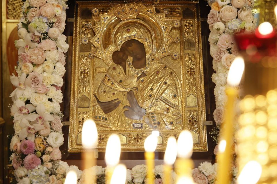 В Калмыкию с особой миссией прибыла одна из самых почитаемых православных святынь — Донская икона Божией Матери, заступница российского воинства В Калмыкию с особой миссией прибыла одна из самых почитаемых православных святынь — Донская икона Божией Матери, заступница российского воинства