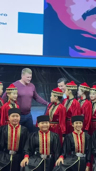 Официальное открытие XVIII межрегионального турнира по боксу памяти заслуженного тренера России и Таджикистана Церена Санджеевича Балзанова посетил Бату Хасиков