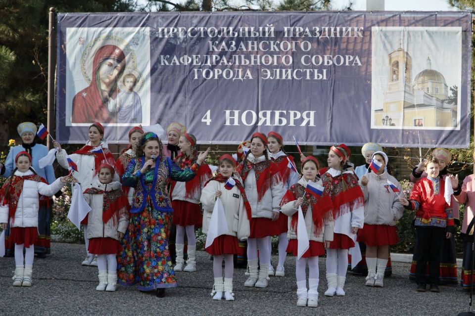 Бату Хасиков: Также поздравляю всех с Днем Казанской иконы Божией матери и Днем Казанского кафедрального собора Бату Хасиков: Также поздравляю всех с Днем Казанской иконы Божией матери и Днем Казанского кафедрального собора