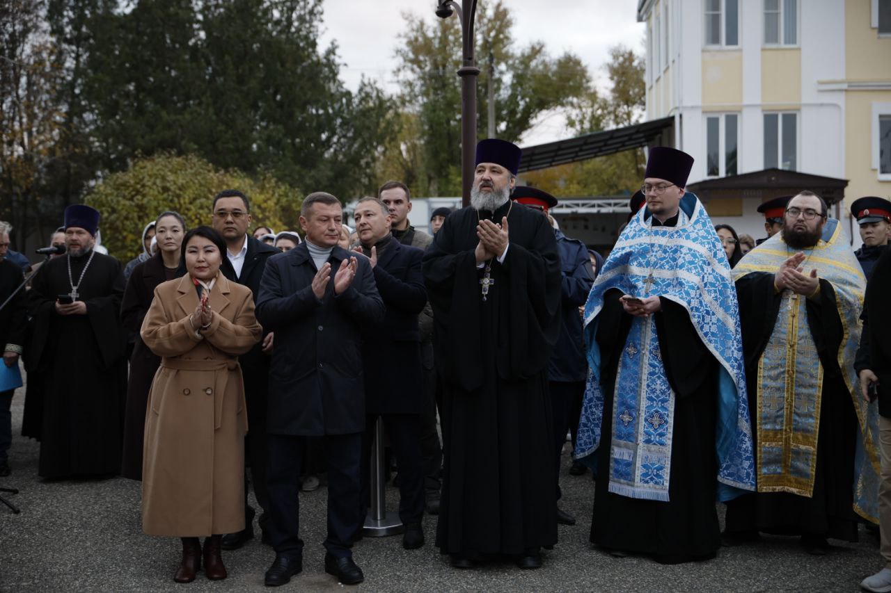В Калмыкию с особой миссией прибыла одна из самых почитаемых православных святынь — Донская икона Божией Матери, заступница российского воинства В Калмыкию с особой миссией прибыла одна из самых почитаемых православных святынь — Донская икона Божией Матери, заступница российского воинства