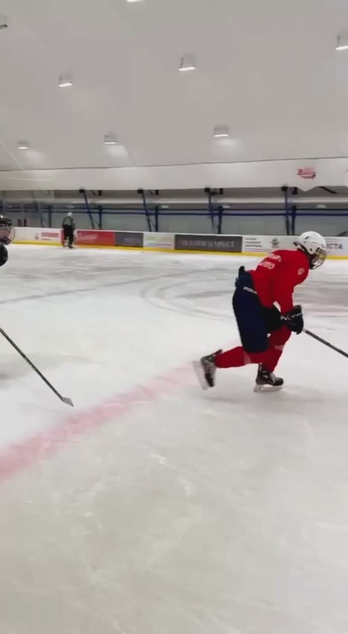 Сегодня команда «Димнамо - Элиста» провела динамичную утреннюю тренировку, оттачивая мастерство владения шайбой