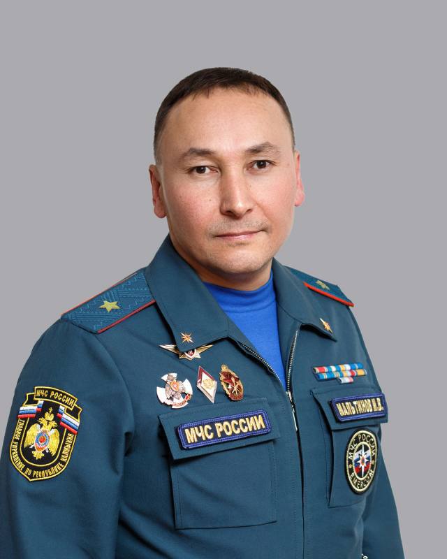 Поздравление начальника Главного управления МЧС России по Республике Калмыкия генерал-майора внутренней службы Мергена Мальтинова с Днём народного единства