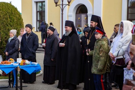 На площади Казанского кафедрального собора в Элисте состоялся праздничный концерт «Под покровом Богородицы»