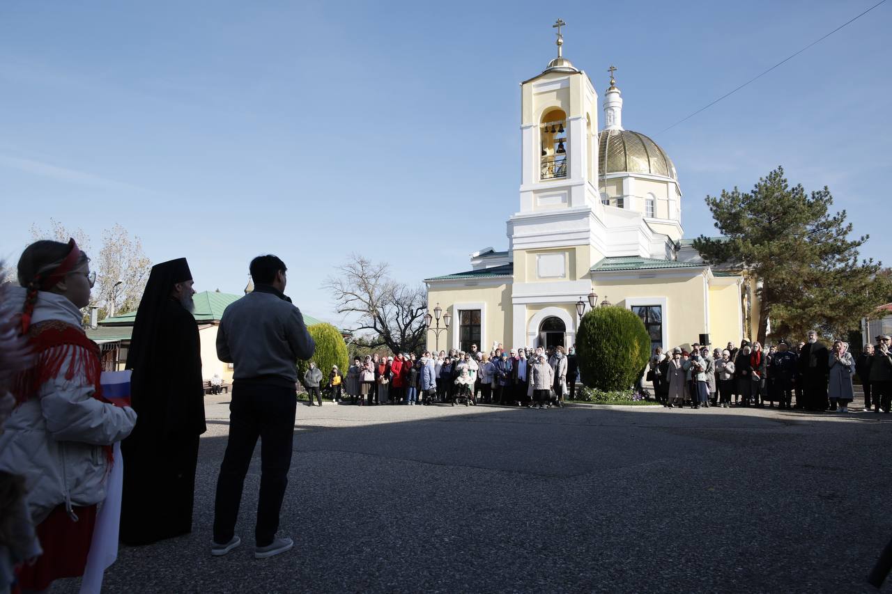Бату Хасиков: Также поздравляю всех с Днем Казанской иконы Божией матери и Днем Казанского кафедрального собора Бату Хасиков: Также поздравляю всех с Днем Казанской иконы Божией матери и Днем Казанского кафедрального собора