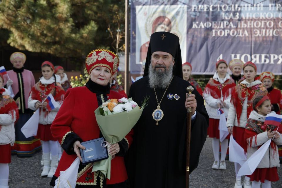 Бату Хасиков: Также поздравляю всех с Днем Казанской иконы Божией матери и Днем Казанского кафедрального собора Бату Хасиков: Также поздравляю всех с Днем Казанской иконы Божией матери и Днем Казанского кафедрального собора