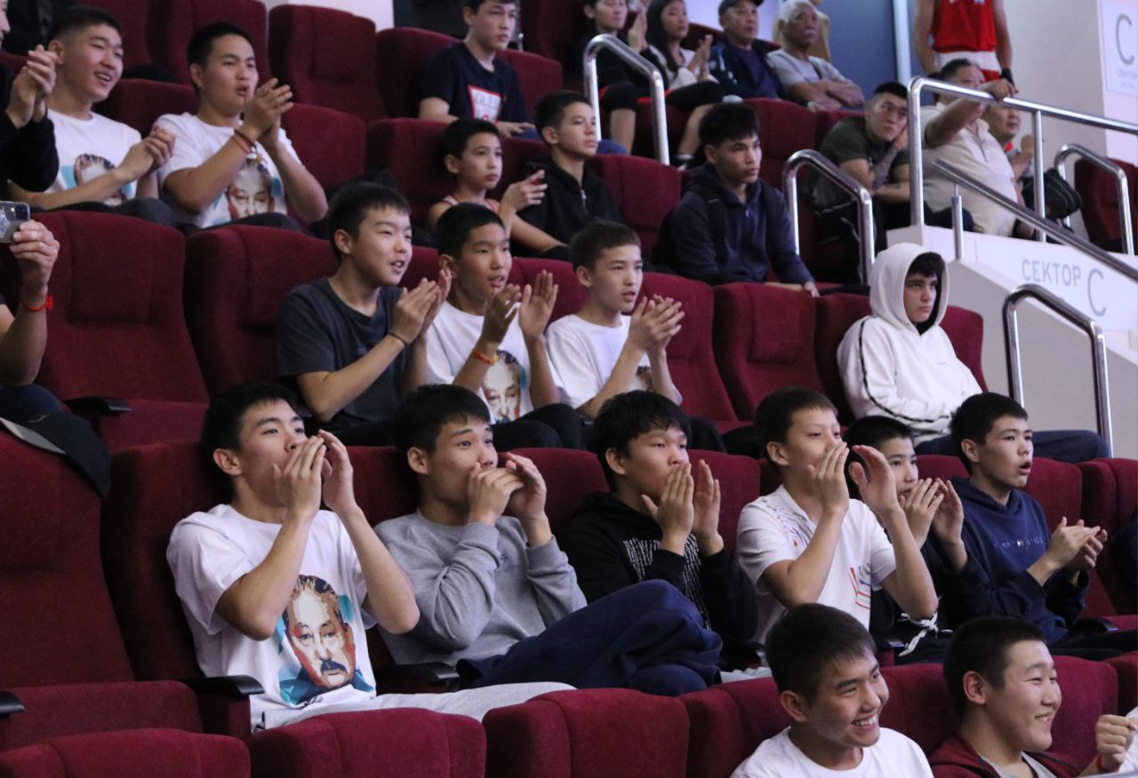 В «Ойрат-Арене» состоялось торжественное открытие XVIII межрегиональных соревнований по боксу памяти заслуженного тренера России и Таджикистана Церена Санджеевича Балзанова В «Ойрат-Арене» состоялось торжественное открытие XVIII межрегиональных соревнований по боксу памяти заслуженного тренера России и Таджикистана Церена Санджеевича Балзанова