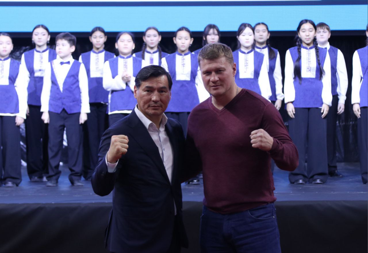 В «Ойрат-Арене» состоялось торжественное открытие XVIII межрегиональных соревнований по боксу памяти заслуженного тренера России и Таджикистана Церена Санджеевича Балзанова