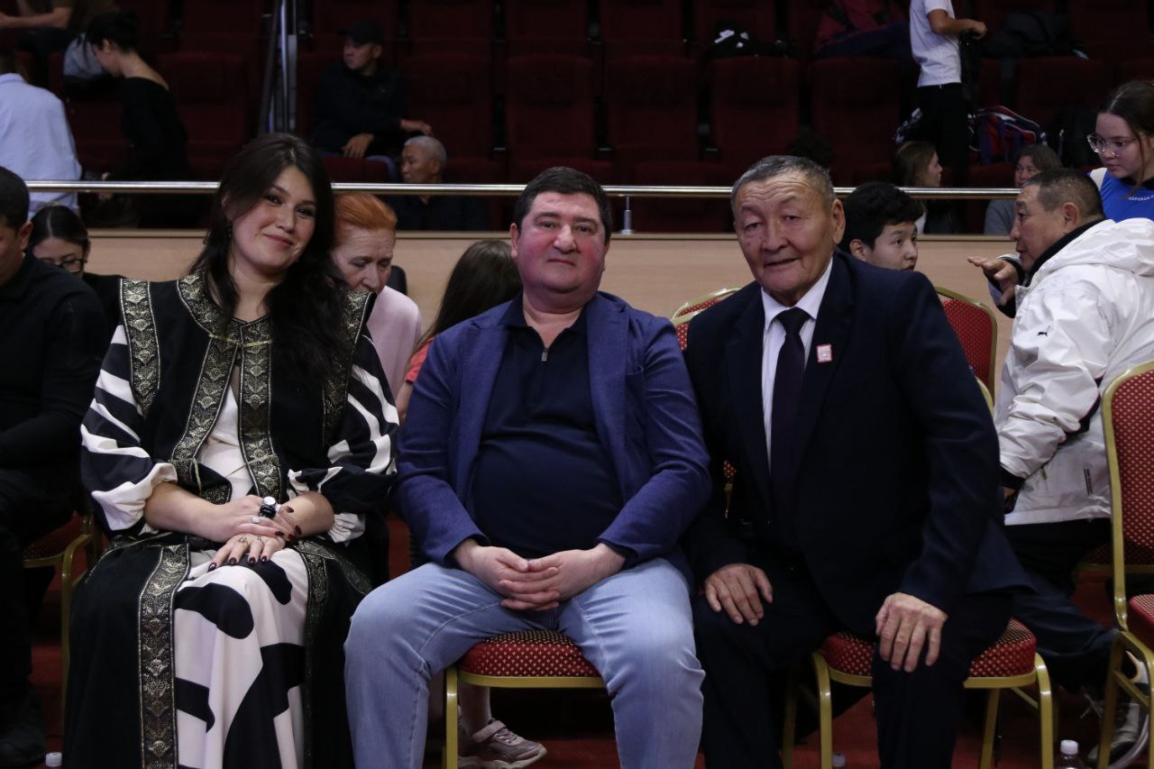 В «Ойрат-Арене» состоялось торжественное открытие XVIII межрегиональных соревнований по боксу памяти заслуженного тренера России и Таджикистана Церена Санджеевича Балзанова В «Ойрат-Арене» состоялось торжественное открытие XVIII межрегиональных соревнований по боксу памяти заслуженного тренера России и Таджикистана Церена Санджеевича Балзанова