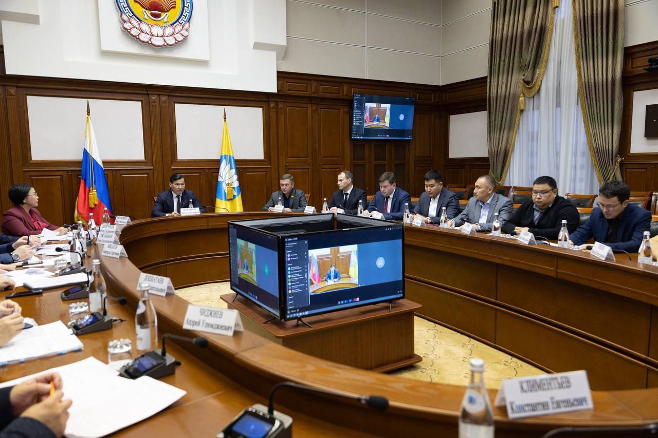 Совещание у Главы региона. Председатель Народного Хурала (Парламента) РК Артем Михайлов принял участие в совещании у Главы Республики Калмыкия Бату Хасикова, посвященном вопросам развития инфраструктуры Совещание у Главы региона. Председатель Народного Хурала (Парламента) РК Артем Михайлов принял участие в совещании у Главы Республики Калмыкия Бату Хасикова, посвященном вопросам развития инфраструктуры