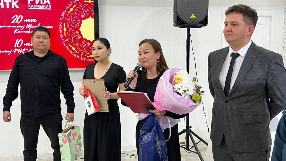 Сотрудники МВД по Республике Калмыкия поздравили работников телевидения с профессиональным праздником Сотрудники МВД по Республике Калмыкия поздравили работников телевидения с профессиональным праздником