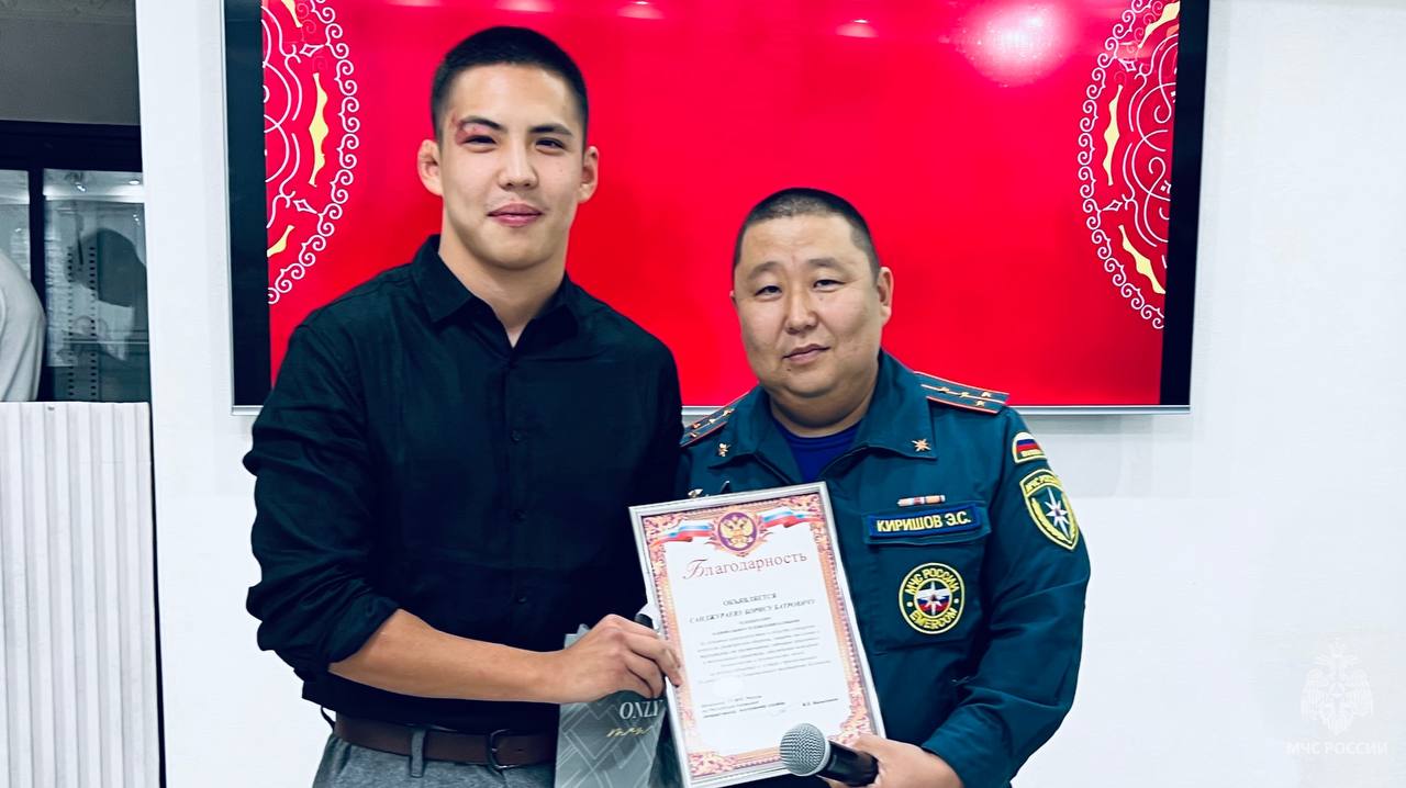 Сотрудники регионального МЧС поздравили коллектив Национального телевидения Калмыкии с юбилеем! Сотрудники регионального МЧС поздравили коллектив Национального телевидения Калмыкии с юбилеем!