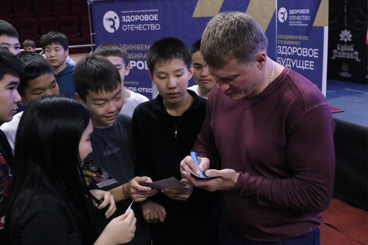 В «Ойрат-Арене» состоялось торжественное открытие XVIII межрегиональных соревнований по боксу памяти заслуженного тренера России и Таджикистана Церена Санджеевича Балзанова В «Ойрат-Арене» состоялось торжественное открытие XVIII межрегиональных соревнований по боксу памяти заслуженного тренера России и Таджикистана Церена Санджеевича Балзанова