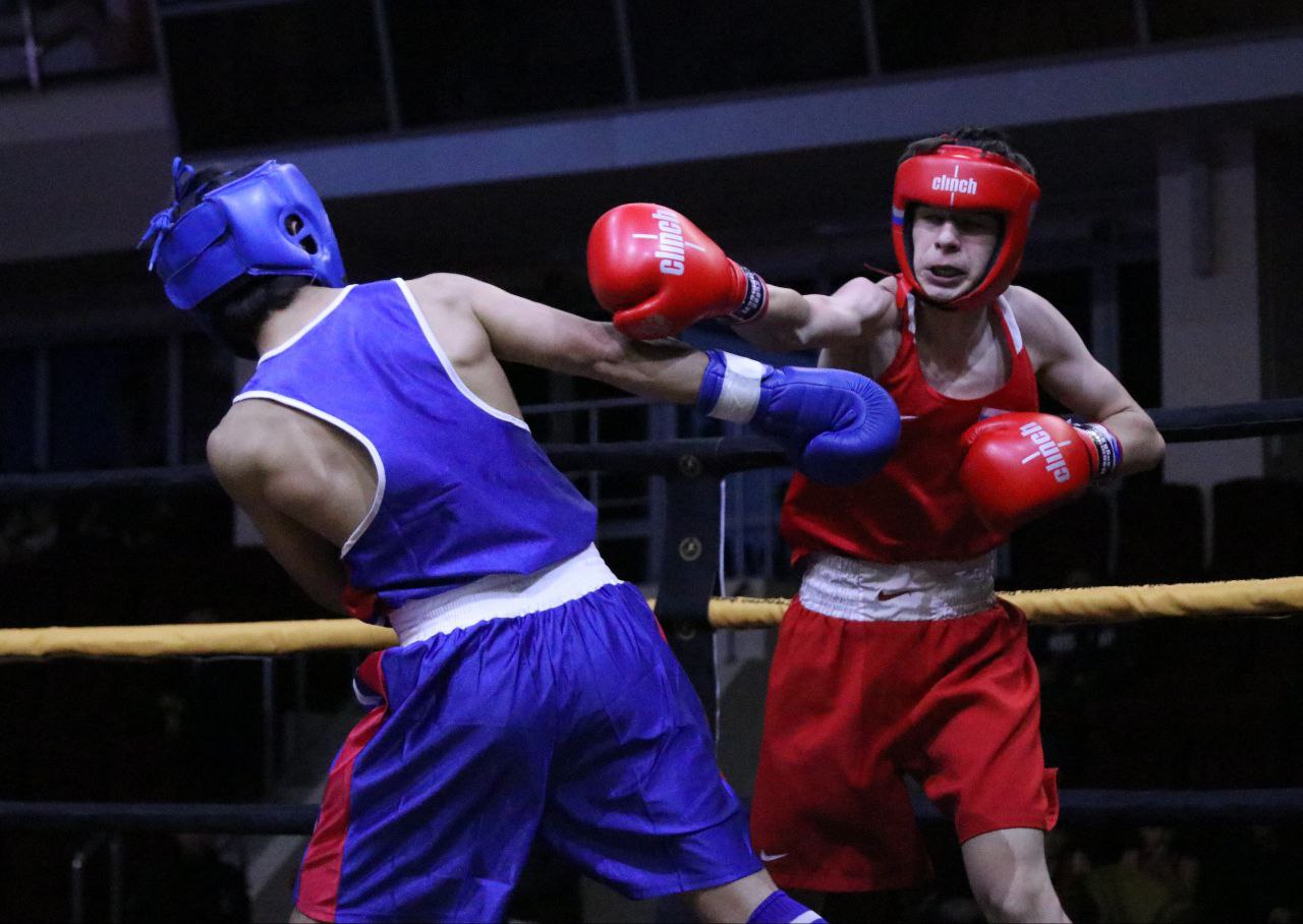 В «Ойрат-Арене» состоялось торжественное открытие XVIII межрегиональных соревнований по боксу памяти заслуженного тренера России и Таджикистана Церена Санджеевича Балзанова В «Ойрат-Арене» состоялось торжественное открытие XVIII межрегиональных соревнований по боксу памяти заслуженного тренера России и Таджикистана Церена Санджеевича Балзанова