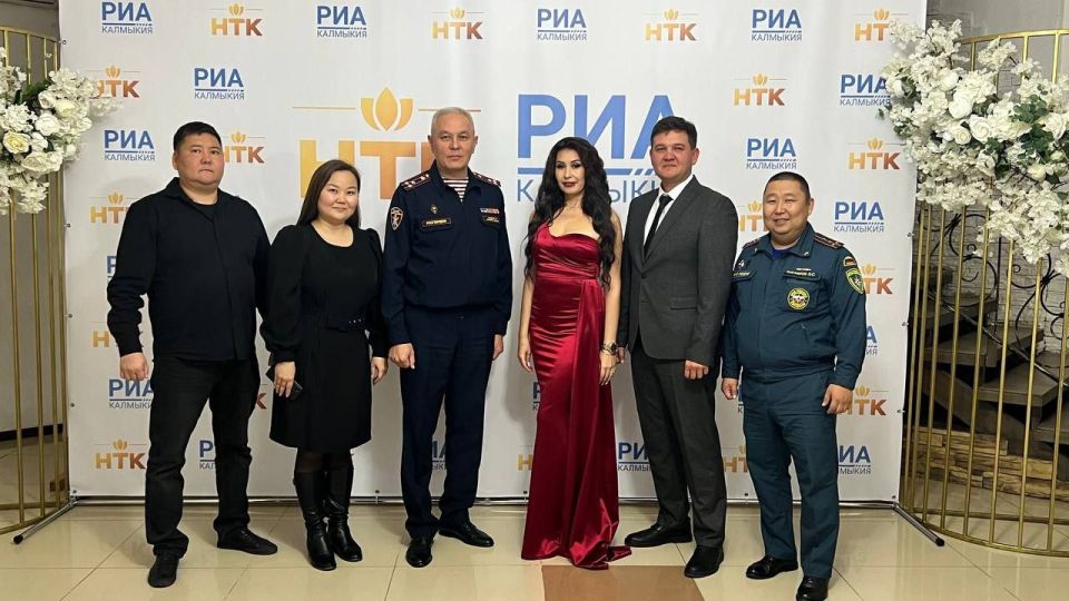 Сотрудники МВД по Республике Калмыкия поздравили работников телевидения с профессиональным праздником