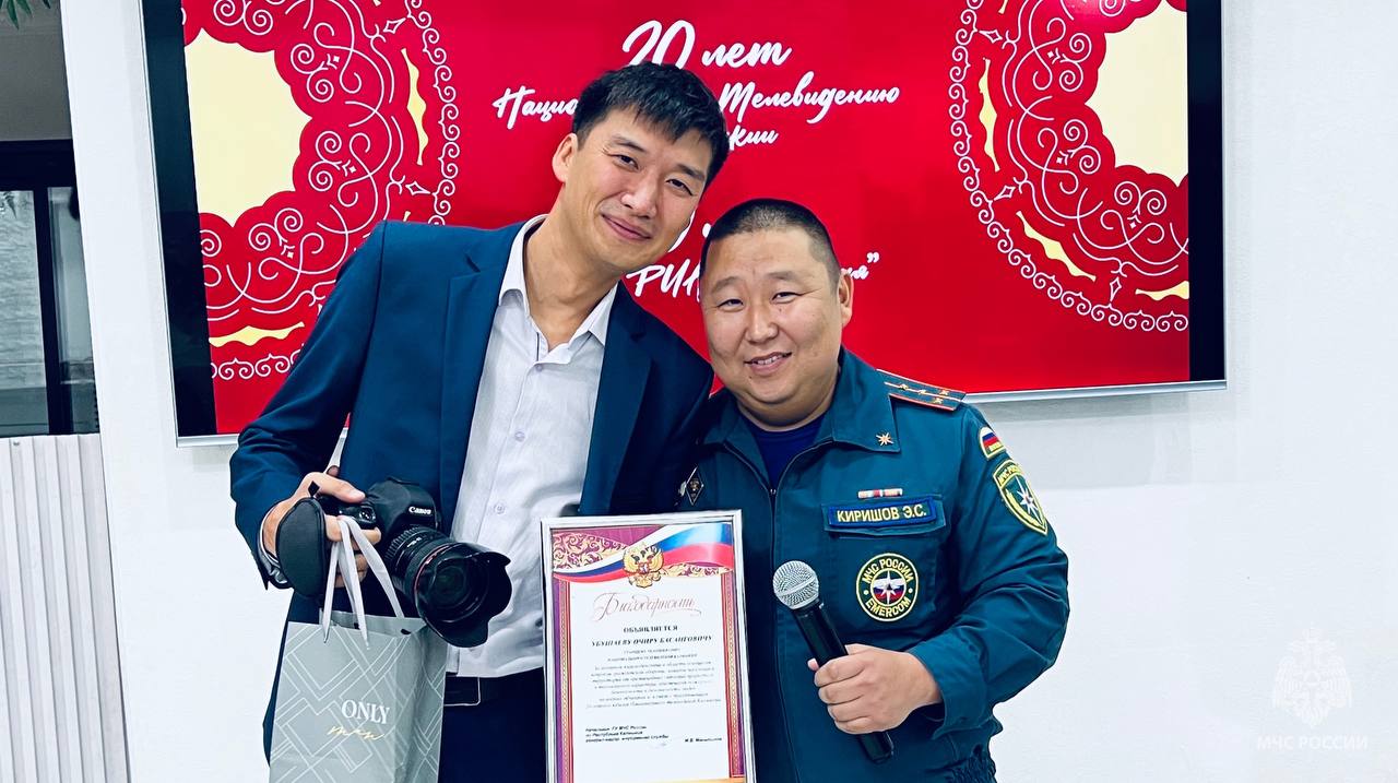 Сотрудники регионального МЧС поздравили коллектив Национального телевидения Калмыкии с юбилеем! Сотрудники регионального МЧС поздравили коллектив Национального телевидения Калмыкии с юбилеем!