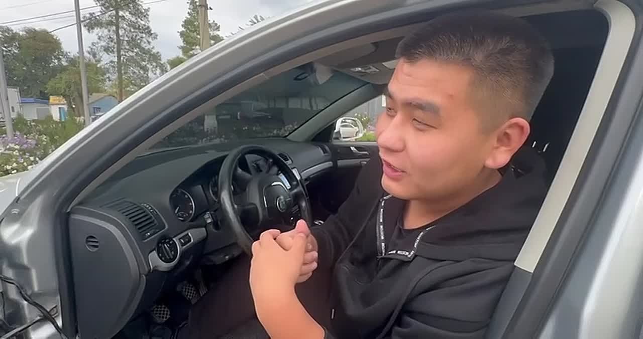 «Чистые стекла» в Элисте. Накануне, сотрудники столичной Госавтоинспекции провели профилактическое мероприятие «Чистые стекла» в городе Элиста, которое направлено на пресечение нарушений, связанных с нанесение цветной...