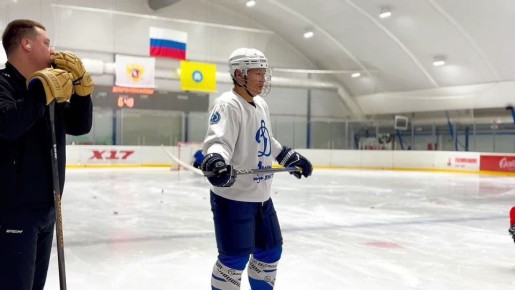 Рабочая тренировка прошла в хорошем темпе - ребята отрабатывали броски и игровые ситуации В 6:30 утра команда вышла на лёд, задав отличный заряд на весь день!