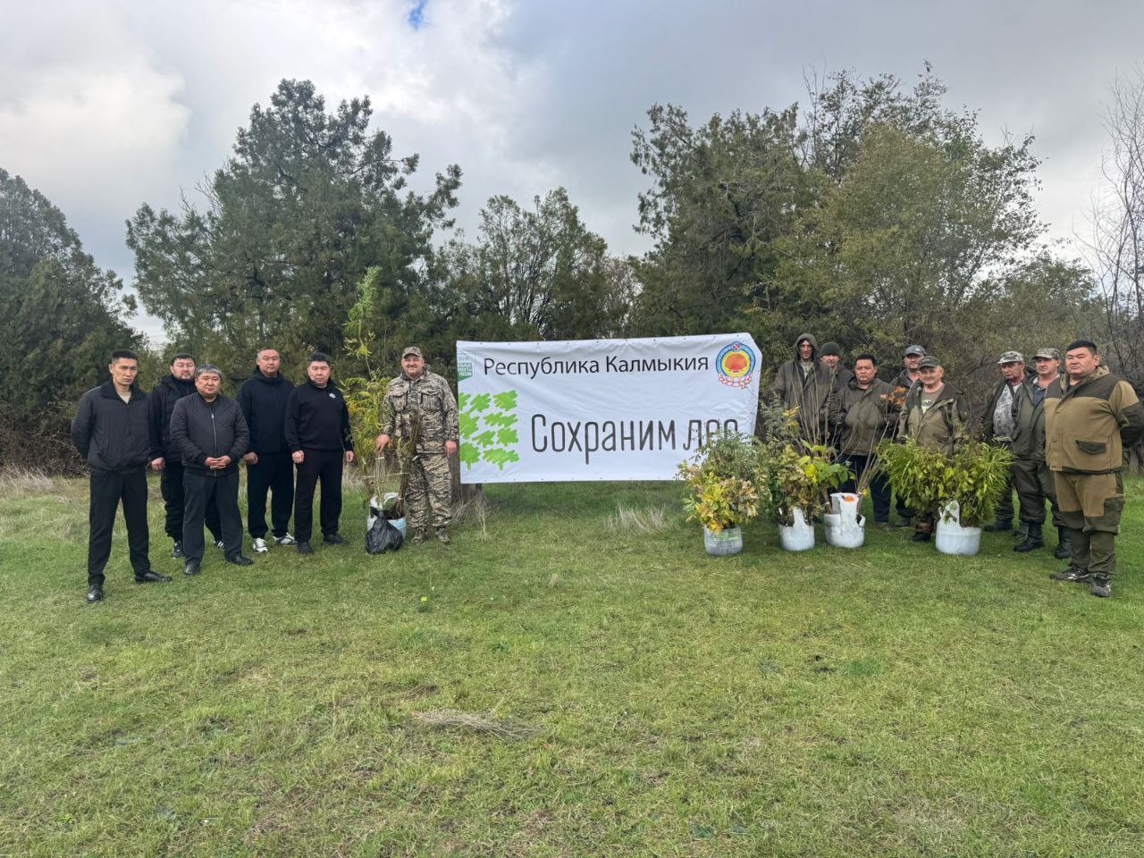 В Калмыкии высадили деревья в рамках акции «Сохраним лес» В Калмыкии высадили деревья в рамках акции «Сохраним лес»