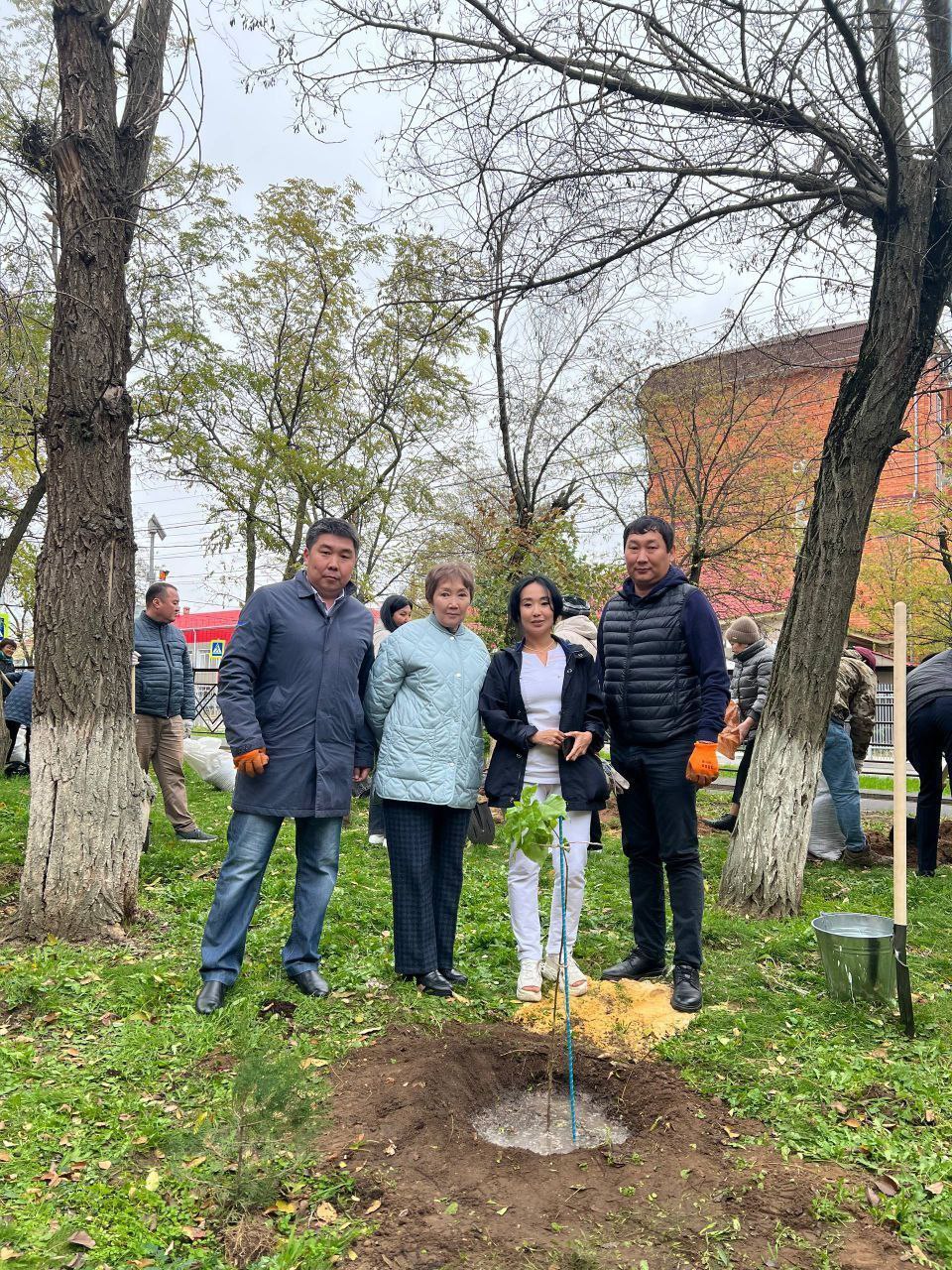 В Калмыкии высадили деревья в рамках акции «Сохраним лес» В Калмыкии высадили деревья в рамках акции «Сохраним лес»