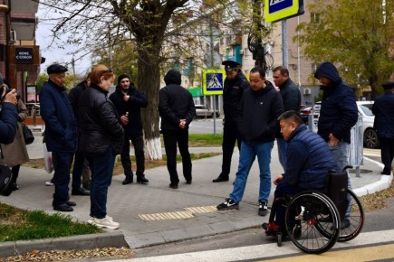В столице Калмыкии прошла приемка дорожных работ, выполненных в рамках федерального проекта «Инфраструктура для жизни»