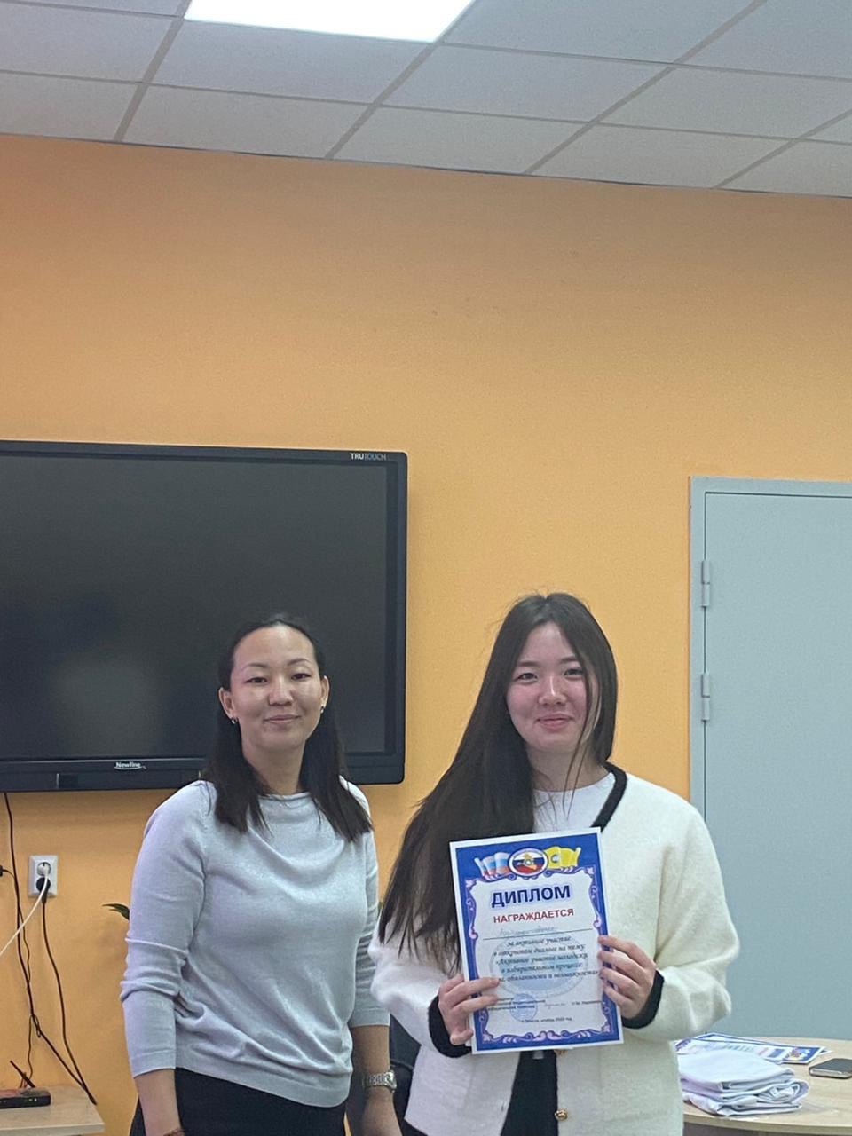 В рамках повышения правовой культуры будущих избирателей члены Элистинской территориальной избирательной комиссии Республики Калмыкии приняли участие в работе круглого стола с учащимися 10-х классов МБОУ «Калмыцкая... В рамках повышения правовой культуры будущих избирателей члены Элистинской территориальной избирательной комиссии Республики Калмыкии приняли участие в работе круглого стола с учащимися 10-х классов МБОУ «Калмыцкая...