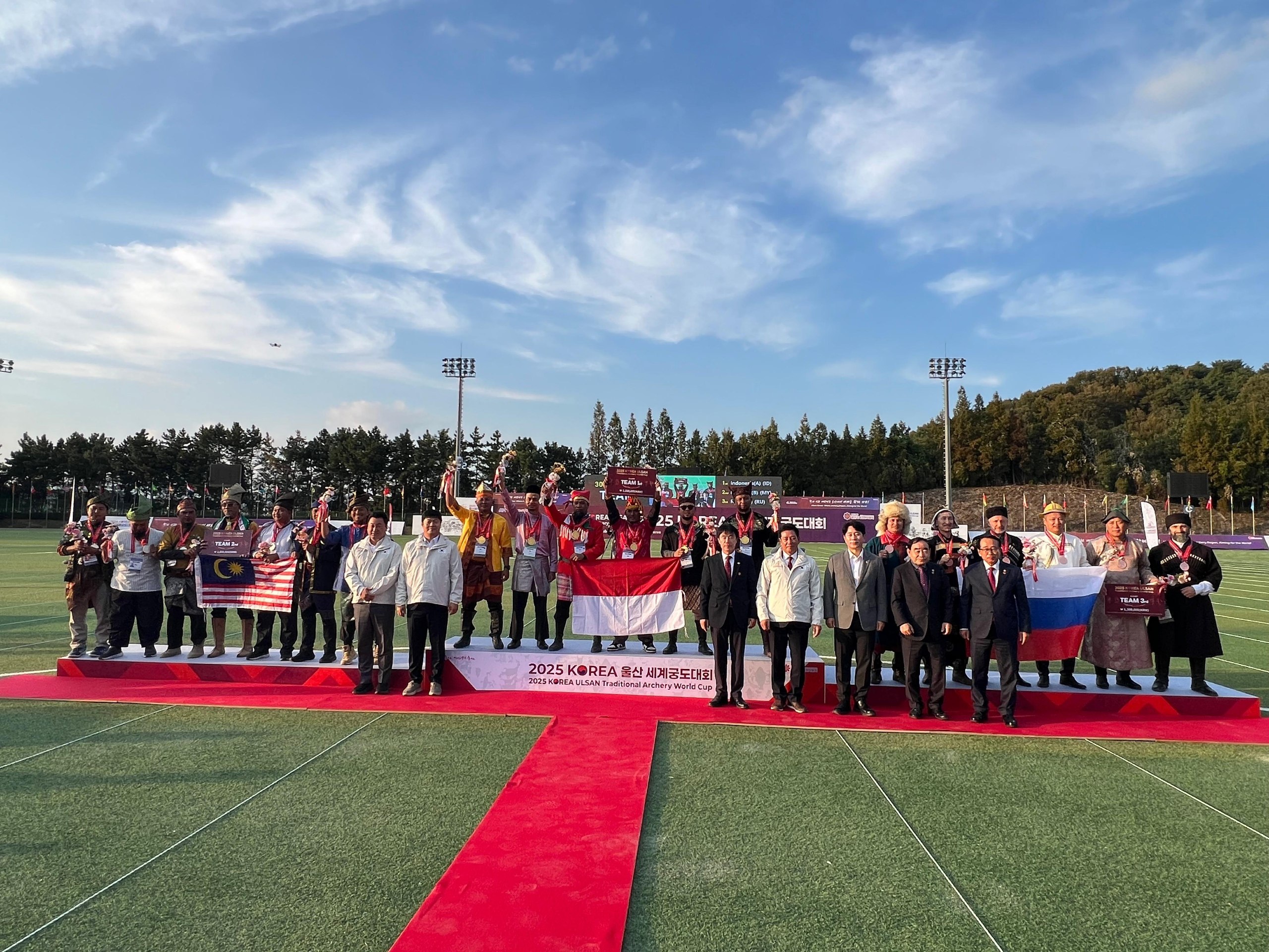 С 29 октября по 5 ноября в городе Ульсан (Республика Корея) проходил Кубок мира по стрельбе из традиционного лука (Ulsan Traditional Archery World Cup) С 29 октября по 5 ноября в городе Ульсан (Республика Корея) проходил Кубок мира по стрельбе из традиционного лука (Ulsan Traditional Archery World Cup)