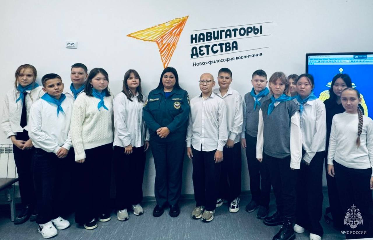 Сотрудники регионального МЧС России регулярно проводят уроки Мужества, посвященные героической профессии пожарных-спасателей Сотрудники регионального МЧС России регулярно проводят уроки Мужества, посвященные героической профессии пожарных-спасателей